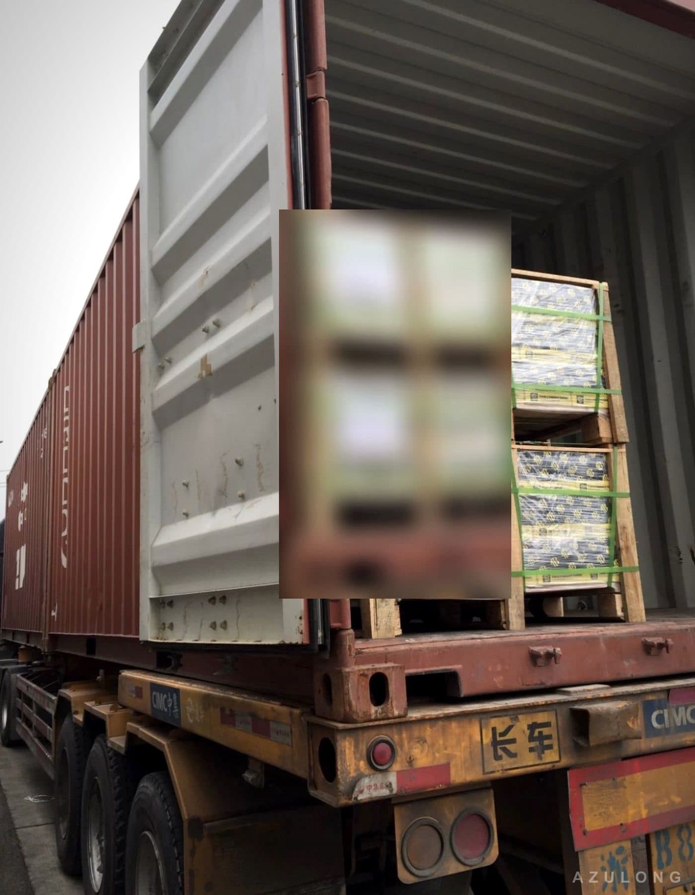 Loaded 20GP container at Ningbo, doors open before sealing